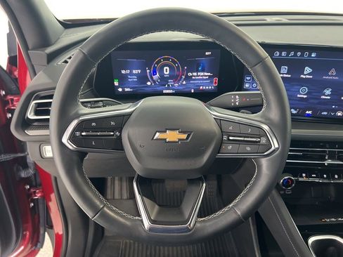 Used 2025 Chevrolet Traverse LT w/ Sun and Wheel Package image 10