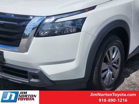 Used 2025 Nissan Pathfinder SV AWD/4WD image 11