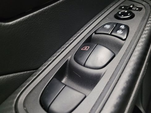 Used 2025 Nissan Versa S w/ Trunk Package image 27