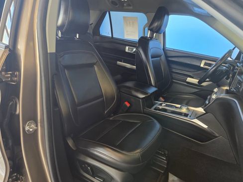 Used 2021 Ford Explorer XLT w/ Equipment Group 202A AWD/4WD image 30