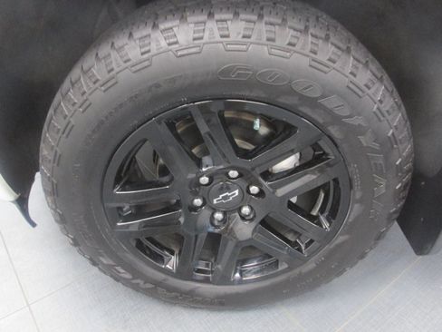 Used 2023 Chevrolet Silverado 1500 RST w/ Z71 Off-Road Package AWD/4WD image 14