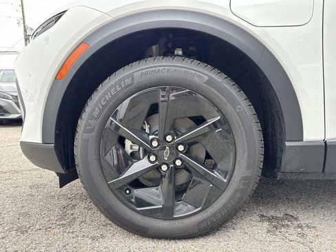 Used 2026 Chevrolet Equinox EV LT w/ Comfort Package FWD image 5