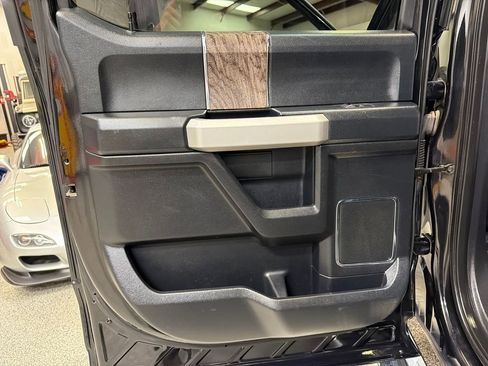 Used 2019 Ford F250 Lariat w/ Lariat Ultimate Package AWD/4WD image 36