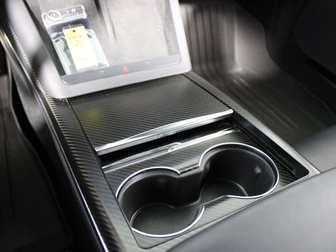 Used 2022 Tesla Model S Plaid image 17