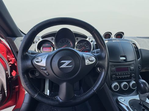 Used 2016 Nissan 370Z Coupe RWD image 16