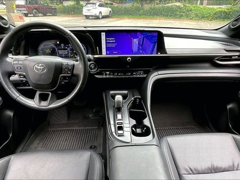 Used 2023 Toyota Crown AWD/4WD image 7