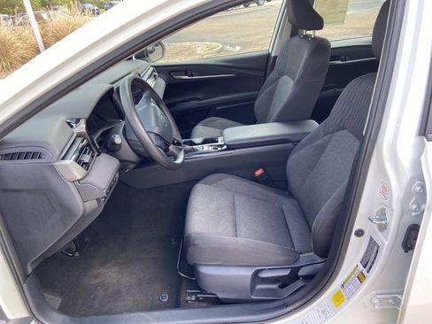 Used 2025 Toyota Camry LE image 33