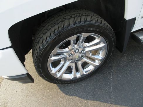 Used 2017 Chevrolet Silverado 1500 LTZ Z71 w/ LTZ Plus Package AWD/4WD image 14