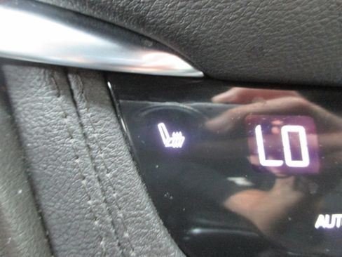 Used 2020 Cadillac XT5 Premium Luxury FWD image 23
