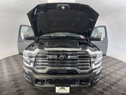 New 2025 RAM 2500 Laramie AWD/4WD image 13