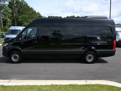 Used 2025 Mercedes-Benz Sprinter 2500 image 3
