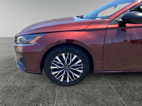 Used 2025 Nissan Altima 2.5 SV FWD image 14