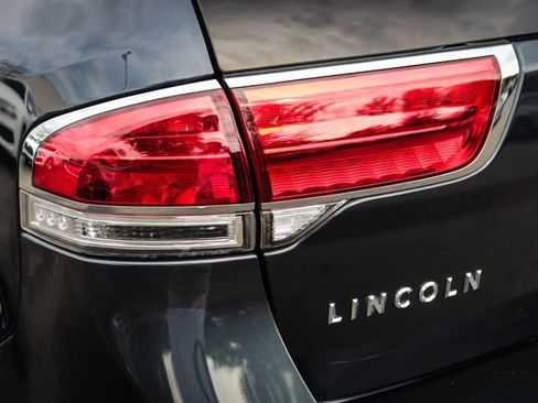 Used 2013 Lincoln MKX AWD image 19