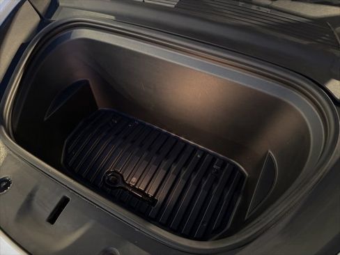 Used 2020 Tesla Model Y Long Range image 26