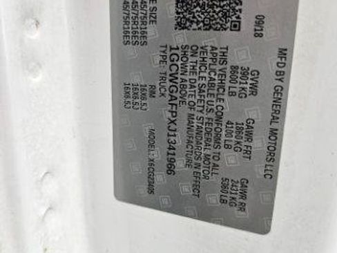 Used 2018 Chevrolet Express 2500 w/ Driver Convenience Package RWD image 34