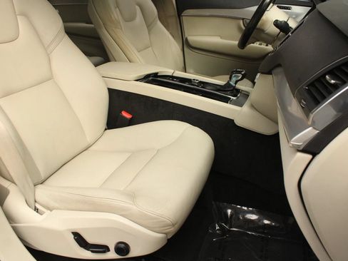 Used 2017 Volvo XC90 T6 Momentum AWD/4WD image 32