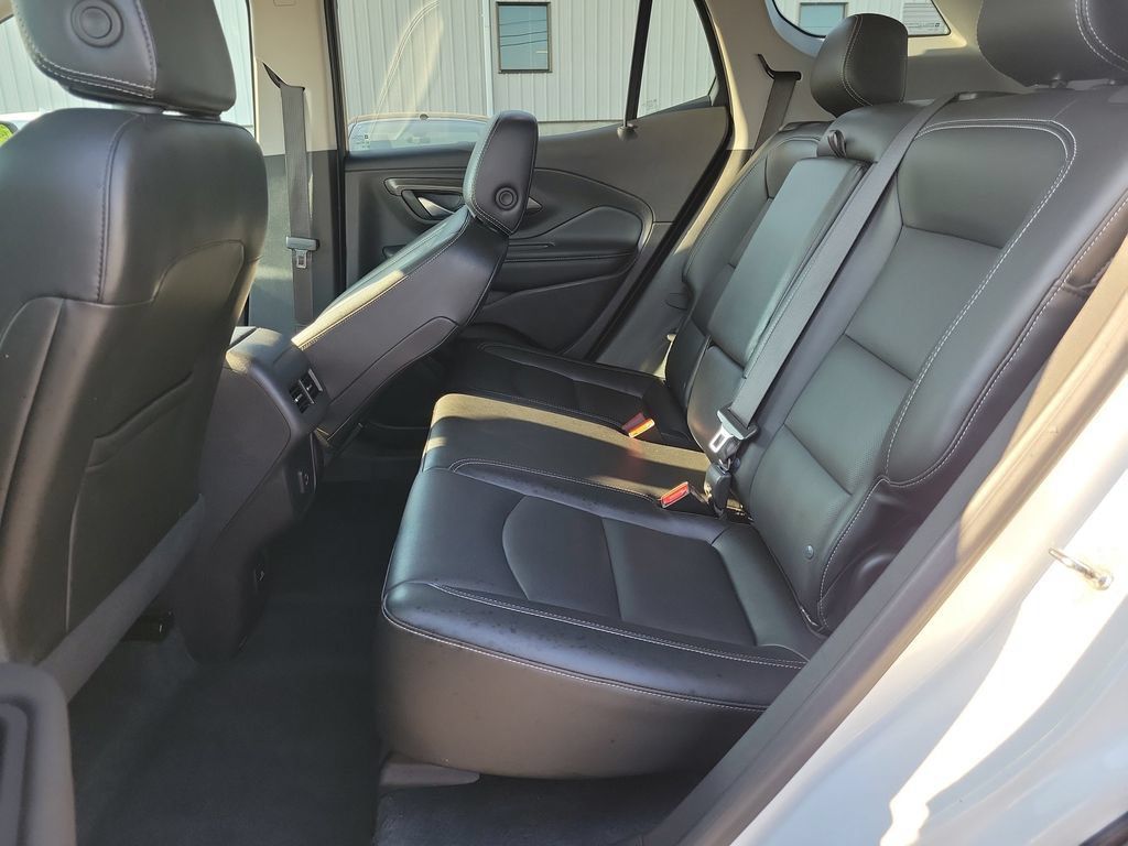 Used 2024 GMC Terrain SLT FWD image 15
