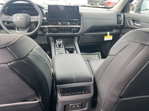 New 2026 Nissan Pathfinder SL image 34