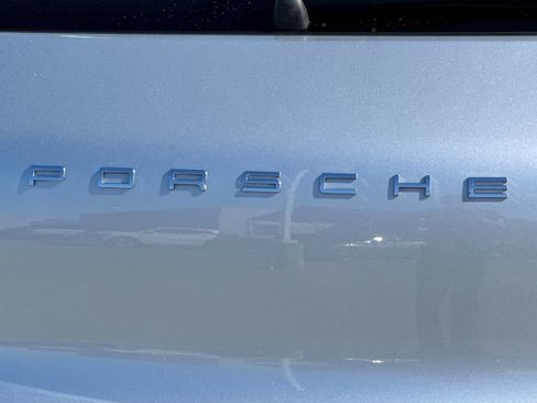 Used 2018 Porsche Macan AWD/4WD image 25