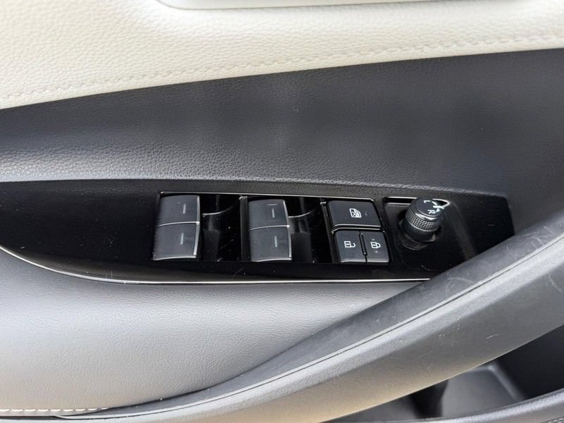 Used 2024 Toyota Corolla SE FWD image 16