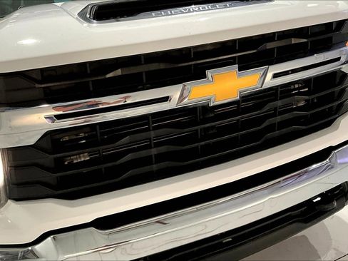 Used 2025 Chevrolet Silverado 2500 LT AWD/4WD image 35