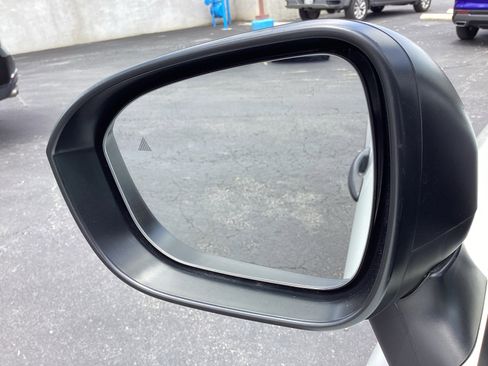 Used 2024 Nissan Rogue S FWD image 30
