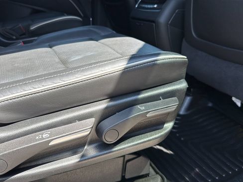 Used 2021 Cadillac Escalade Premium Luxury RWD image 26