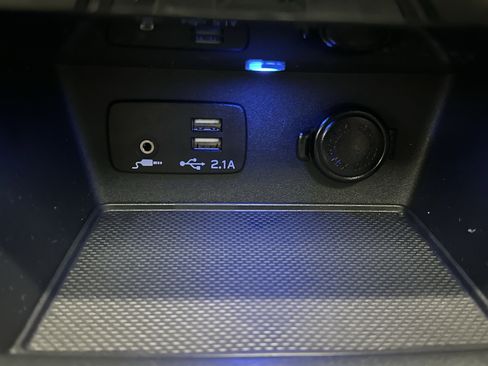 Used 2024 Subaru Forester Premium image 38