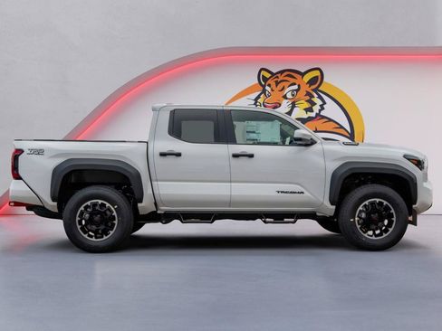 Certified 2026 Toyota Tacoma TRD Off-Road AWD/4WD image 4