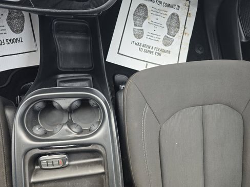 Used 2023 Chrysler Pacifica Touring w/ S Appearance Package image 30