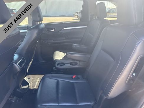 Used 2019 Toyota Highlander XLE image 14