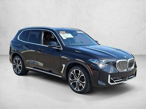 Certified 2024 BMW X5 xDrive40i w/ Premium Package AWD/4WD image 3