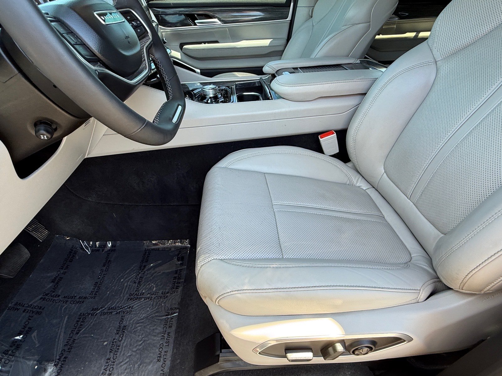 Used 2022 Jeep Wagoneer Series III AWD/4WD image 13