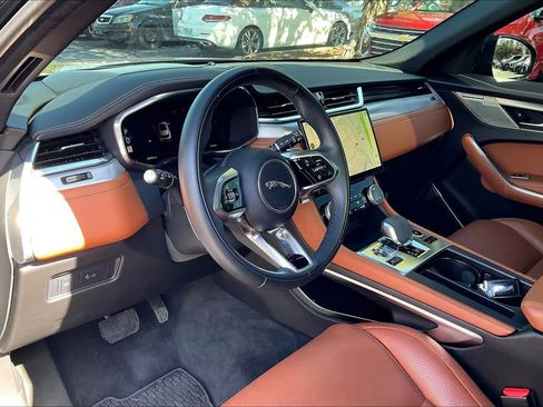 Used 2024 Jaguar F-PACE R-Dynamic S image 14