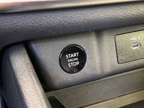 Used 2025 Nissan Rogue SV image 5