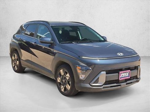 Used 2025 Hyundai Kona SEL FWD image 3