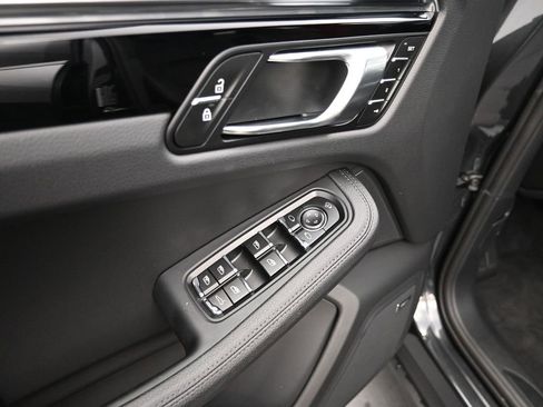 New 2025 Porsche Macan image 11