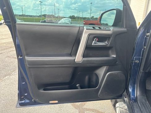 Used 2020 Toyota 4Runner SR5 Premium w/ Moonroof Package AWD/4WD image 7