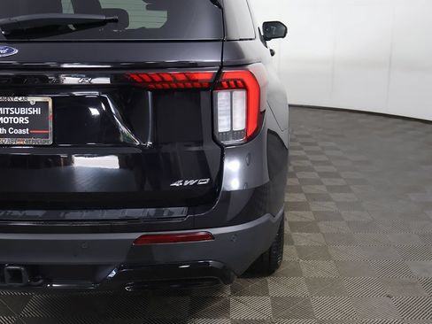 Used 2025 Ford Explorer ST-Line w/ ST-Line Street Pack AWD/4WD image 16