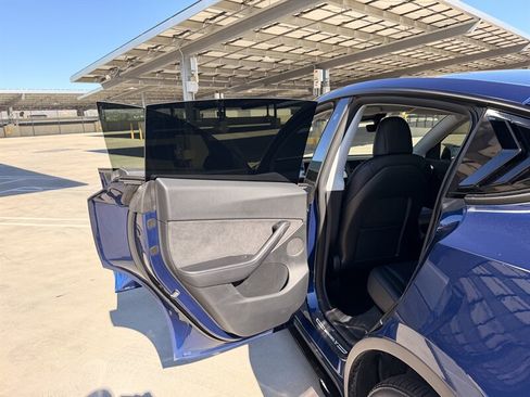 Used 2022 Tesla Model Y Long Range AWD/4WD image 27