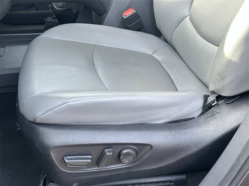 Used 2024 Toyota Sienna XLE image 18