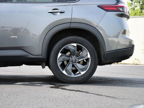 Used 2025 Nissan Rogue SV AWD/4WD image 11