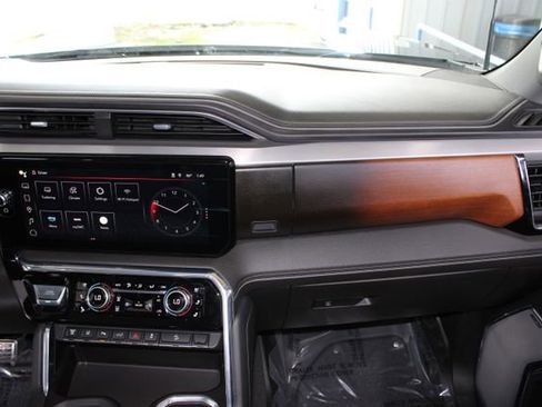 Used 2024 GMC Sierra 2500 Denali w/ Denali Reserve Package image 30