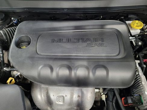Used 2019 Jeep Cherokee Latitude Plus w/ Comfort/Convenience Group AWD/4WD image 30