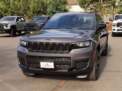 New 2025 Jeep Grand Cherokee L Laredo image 4