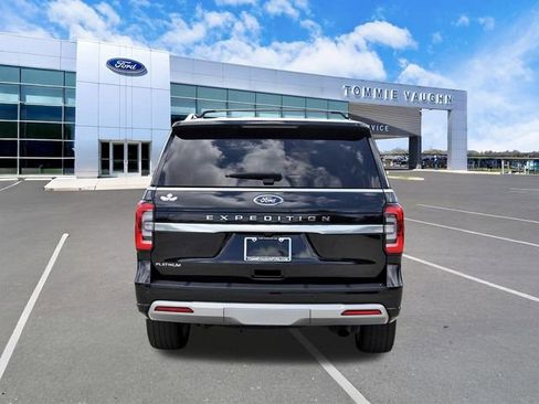 Used 2023 Ford Expedition Platinum RWD image 3