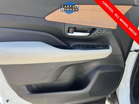 Used 2024 Toyota Grand Highlander Limited image 19