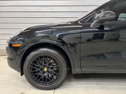 Used 2017 Porsche Cayenne Platinum Edition AWD/4WD image 4