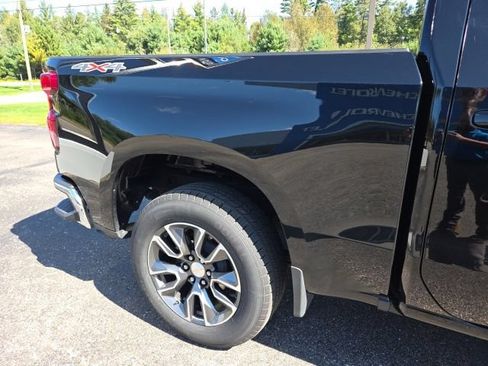 Used 2024 Chevrolet Silverado 1500 LT AWD/4WD image 34