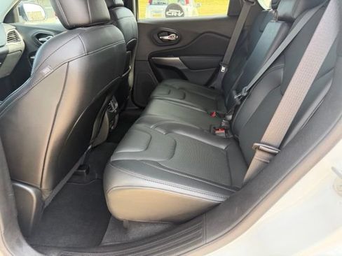 Used 2022 Jeep Cherokee Limited AWD/4WD image 12